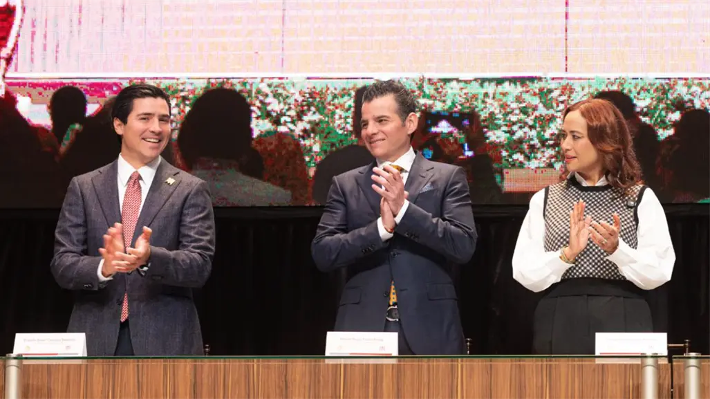 Miguel Flores destaca trabajo de servidores públicos de Nuevo León