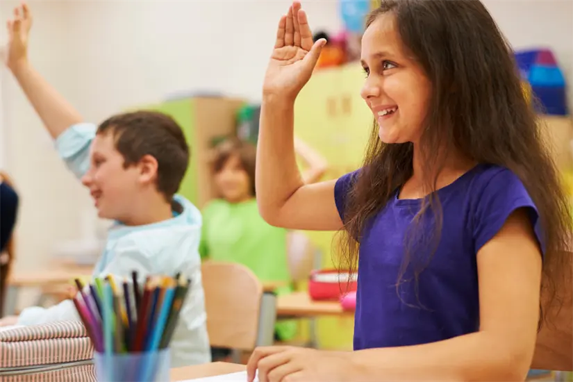 niños en salón de clases Foto: FREEPIK