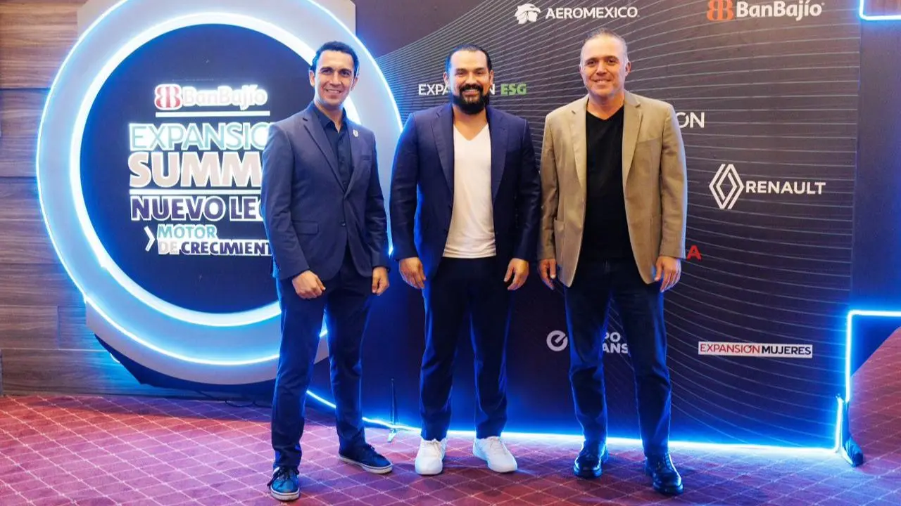 El tesorero Antonio Martínez Beltrán explica la estrategia de movilidad y seguridad rumbo al Mundial 2026 en Monterrey Foto: Gobierno de Monterrey