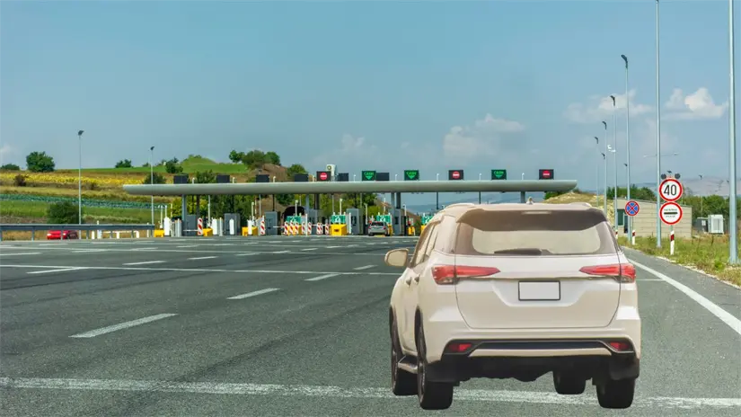 imagen recuadro Imagen alusiva a un automovilista cruzando una de las casetas rumbo a McAllen durante el puente largo Foto: Canva