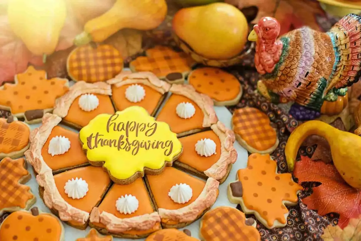 El cuarto jueves de noviembre, mientras en Estados Unidos millones de personas se reúnen para agradecer, en Tamaulipas miles de familias también preparan su mesa. Foto: Freepik