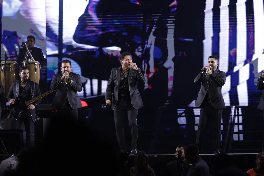 Banda MS desata profundas emociones en la Arena Monterrey