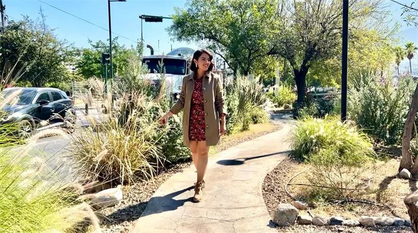 imagen recuadro El Alcalde de Santa Catarina Jesús Nava Rivera reconoció a la arquitecta Gladiola Camacho y su Jardín Naturista “Colibrí”. Foto: Gobierno de Santa Catarina