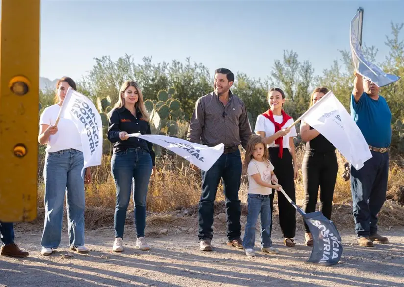 imagen recuadro Dan banderazo de arranque a obras en Salinas Victoria. Foto: Gobierno de Salinas Victoria.