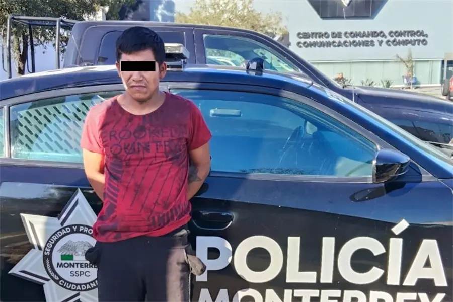 Policía de Monterrey detiene a sospechoso con mariguana y droga cristal