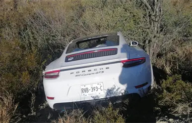 Porsche ocasiona accidente en rumbo a Monclova; deja a dos personas grave