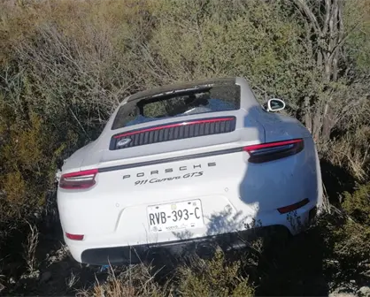 Porsche ocasiona accidente en rumbo a Monclova; deja a dos personas grave