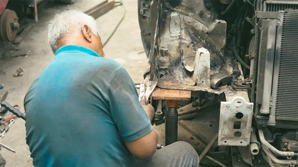 Va Monclova contra talleres mecánicos improvisados; son peligro para vecinos