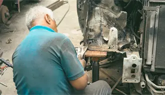 Va Monclova contra talleres mecánicos improvisados; son peligro para vecinos