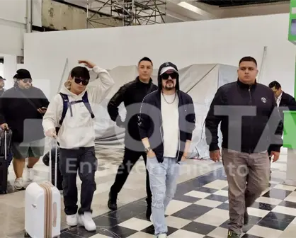 Cruz Martínez por primera vez junto a su hijo mayor llegan a CDMX: es un gran talento y compositor