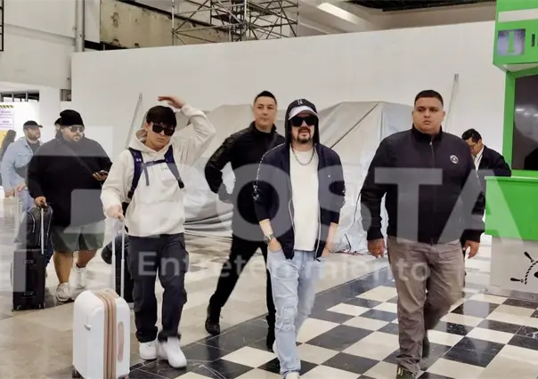 Cruz Martínez por primera vez junto a su hijo mayor llegan a CDMX: es un gran talento y compositor