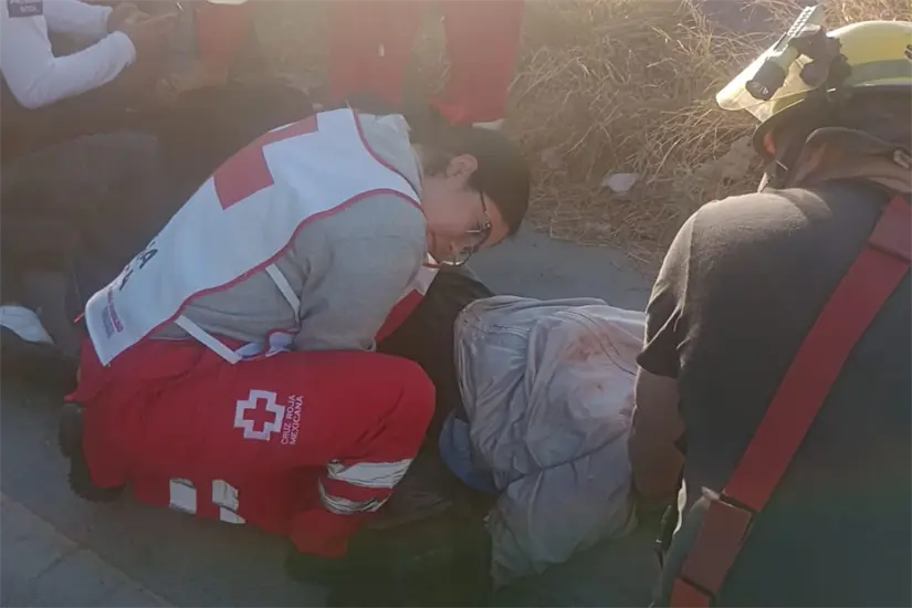 imagen recuadro Un conductor perdió el control de su vehículo y fue salvado de un trágico desenlace al estrellarse contra un muro. Foto: Facebook Miguel Angel Ochoa