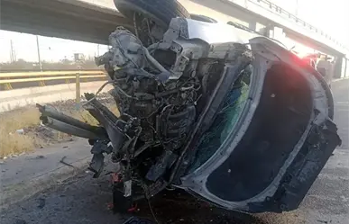 ¡Se salvan de milagro! 4 pasajeros sobreviven a choque contra contención en Torreón