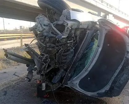 ¡Se salvan de milagro! 4 pasajeros sobreviven a choque contra contención en Torreón