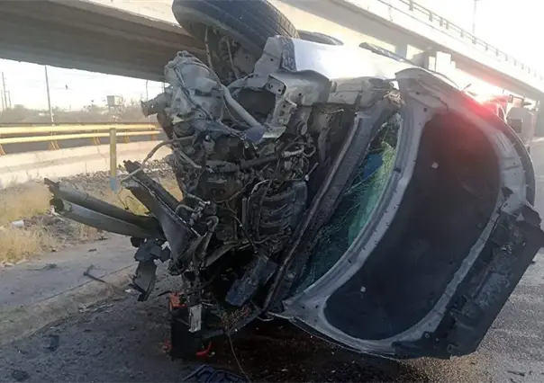 ¡Se salvan de milagro! 4 pasajeros sobreviven a choque contra contención en Torreón