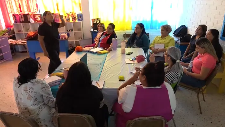 imagen recuadro Personal de Protección Civil municipal imparte curso de seguridad escolar en un plantel educativo Foto: Gobierno de Santa Catarina