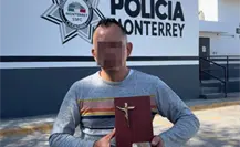 VIDEO | Policía de Monterrey halla mochila con urna con cenizas tras reporte desesperado de ciudadano VIDEO | Policía de Monterrey halla mochila con urna con cenizas tras reporte desesperado de ciudadano