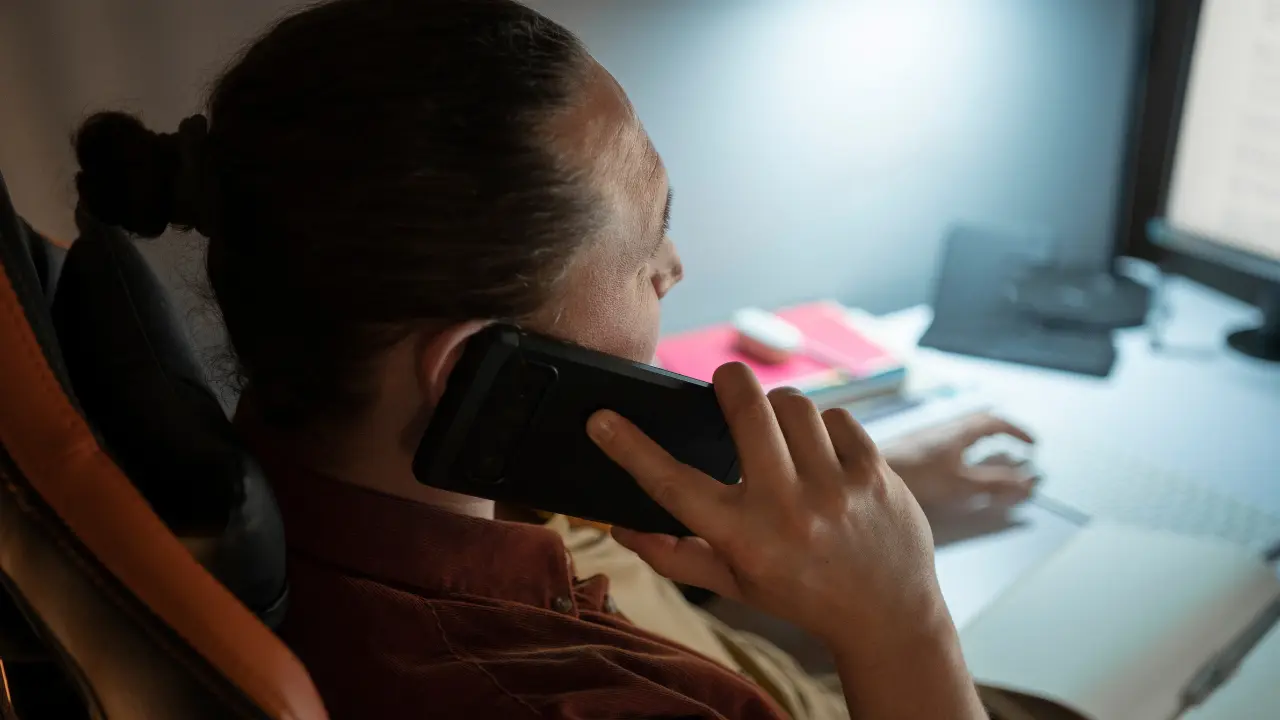 Víctimas de extorsión telefónica. | Foto: Freepik