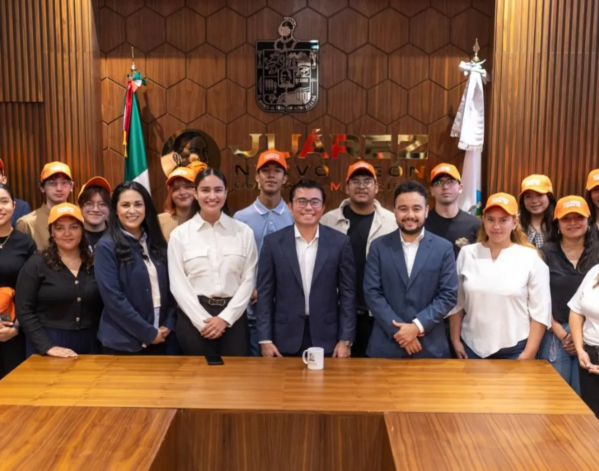Para el alcalde Félix Arratia, la participación de estos 40 jóvenes en una capacitación internacional representa más que una experiencia académica. Foto: Gobierno de Juárez.