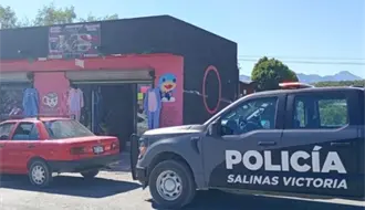 Mujer es detenida tras atacar a taxista durante robo en Salinas Victoria