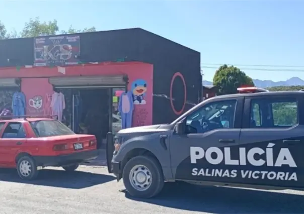 Mujer es detenida tras atacar a taxista durante robo en Salinas Victoria