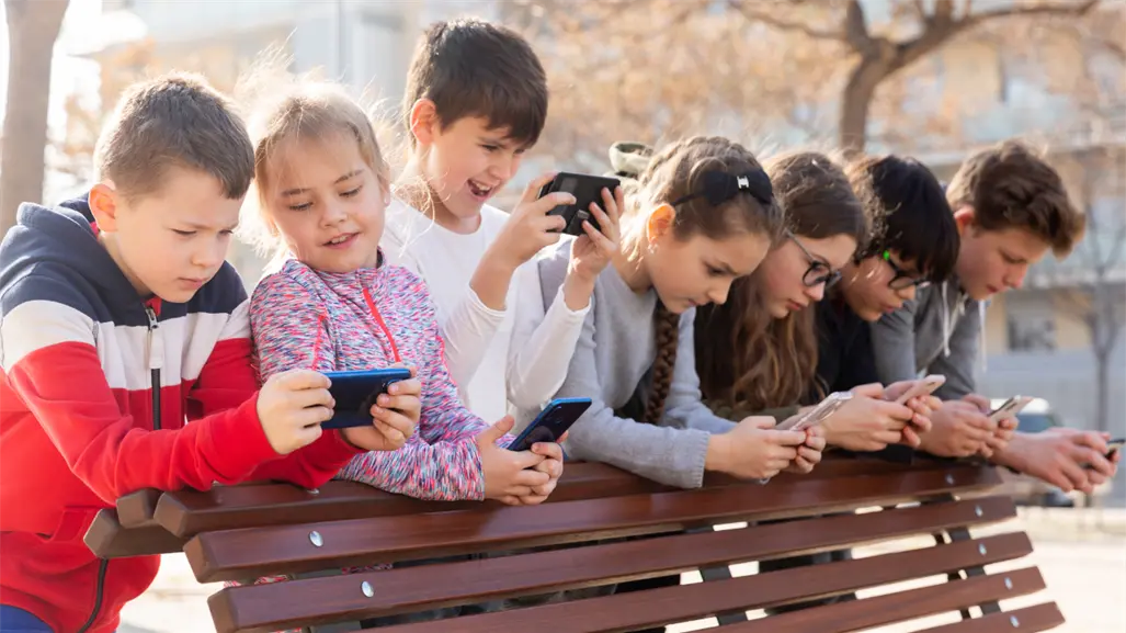 Congreso mexiquense impulsa regulación del uso de celulares en escuelas de educación básica
