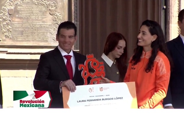 Entregan reconocimientos a atletas de Nuevo León
Entregan reconocimientos a atletas de Nuevo León