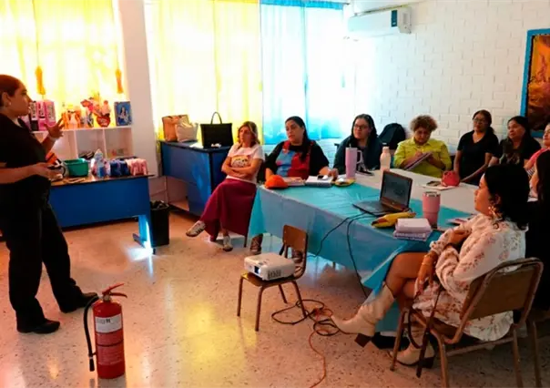 Capacitan a maestros de Santa Catarina en prevención de incendios en escuelas