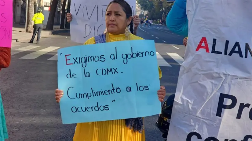 imagen recuadro Persona de la comunidad indígena pidiendo cumplimiento de exigencias. Foto: Ramón Ramírez