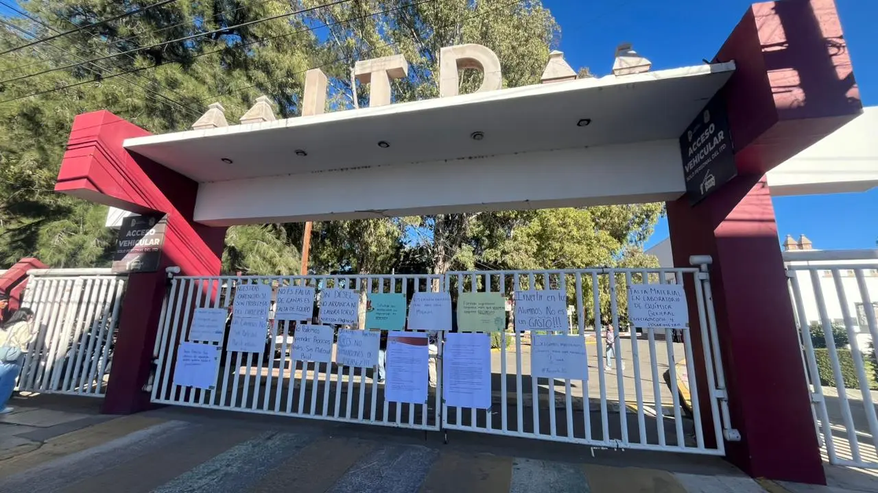 Este día, el Tecnológico de Durango fue cerrado por estudiantes. | Foto: Jesús Carrillo.