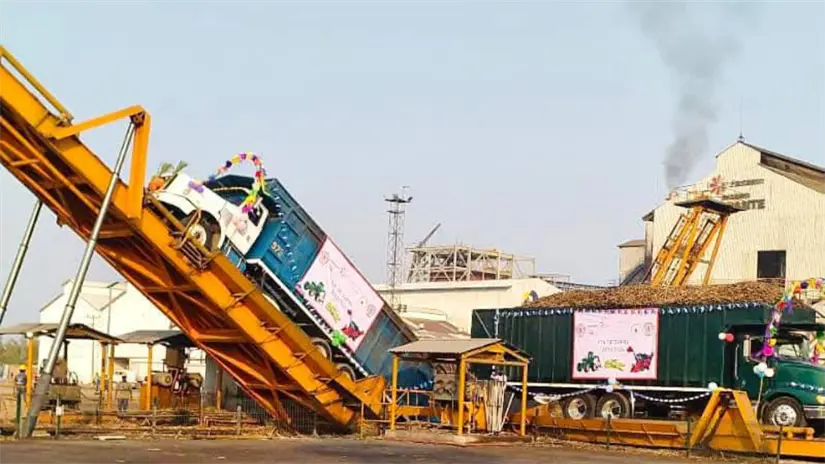 Descargando producción de caña | Foto: Facebook