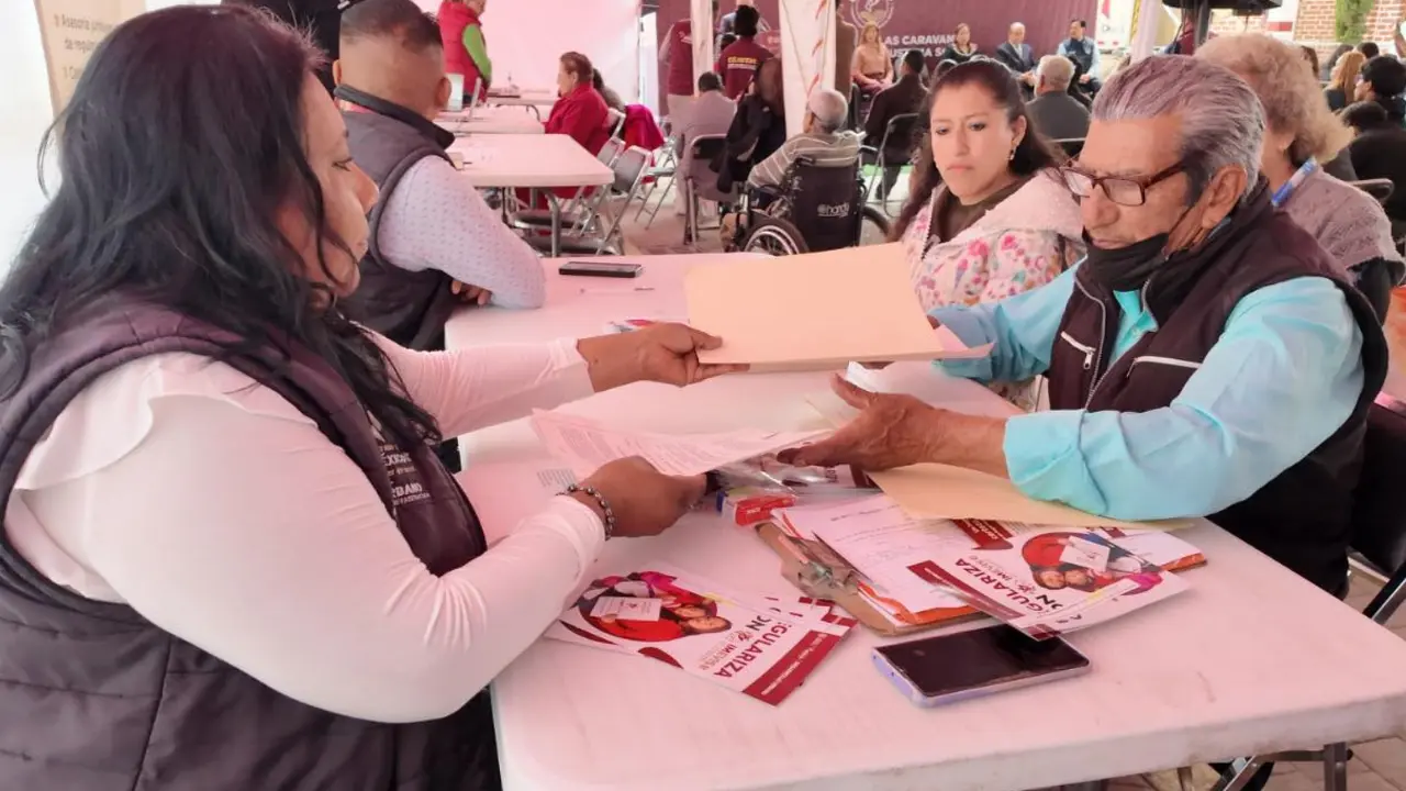 Las Caravanas por la Justicia y la Legalidad acercan servicios de Registro Civil, licencias y asesoría a la población de Cuautitlán Izcalli. Foto: FB/ Ayuntamiento de Zumpango (Canva)