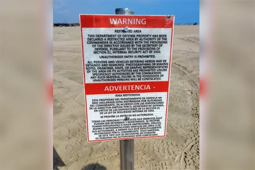 imagen recuadro Letreros de advertencia y límites colocados en playa Bagdad, Matamoros. Foto: Carlos García