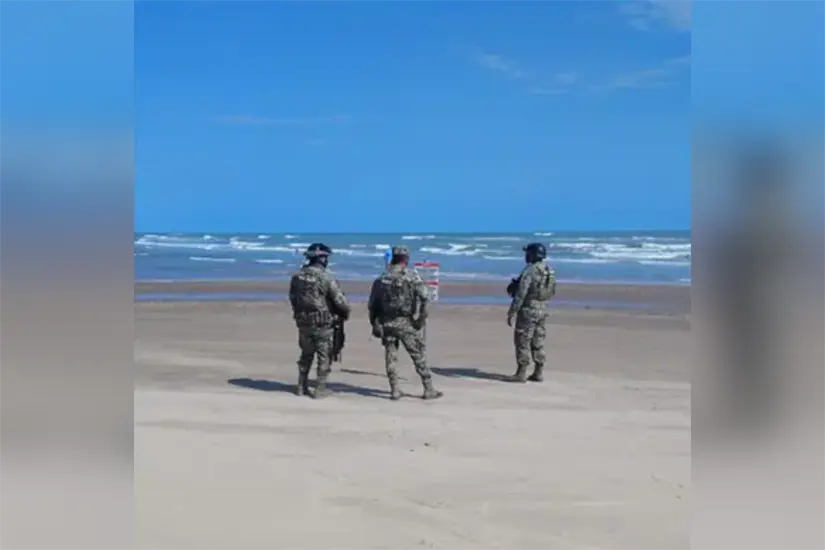 imagen recuadro Tras un reporte ciudadano, personal de la Secretaría de Marina realizó el retiro de los letreros. Foto: Carlos García