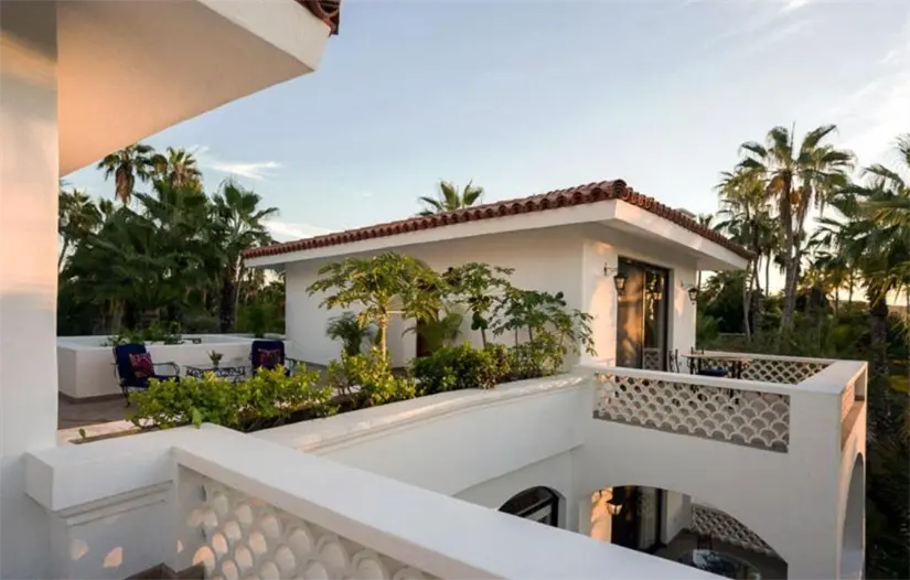 El hotel se encuentra en el centro de Todos Santos, a unos pasos de tiendas, cafés y la plaza principal del pueblo. Foto: Brooking.com