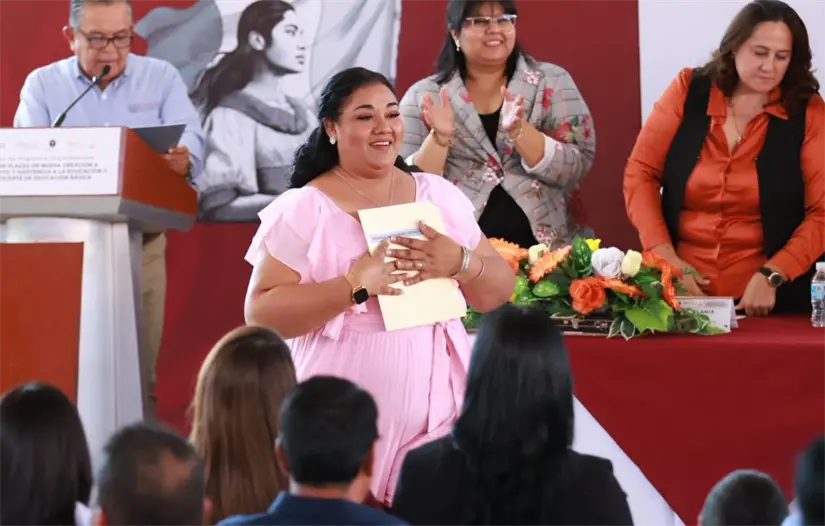 imagen recuadro Funcionarios y representantes sindicales explicaron la programación para regularizar plazas pendientes, que incluye avanzar en 2026 y revisar cerca de 1,600 puestos por basificar. Foto: Facebook / Víctor Manuel Castro Cosío