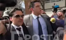 Christian Nodal evita hablar con los medios a su llegada a los juzgados Christian Nodal evita hablar con los medios a su llegada a los juzgados