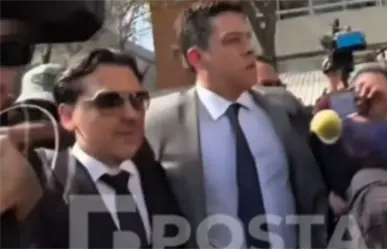 Christian Nodal evita hablar con los medios a su llegada a los juzgados