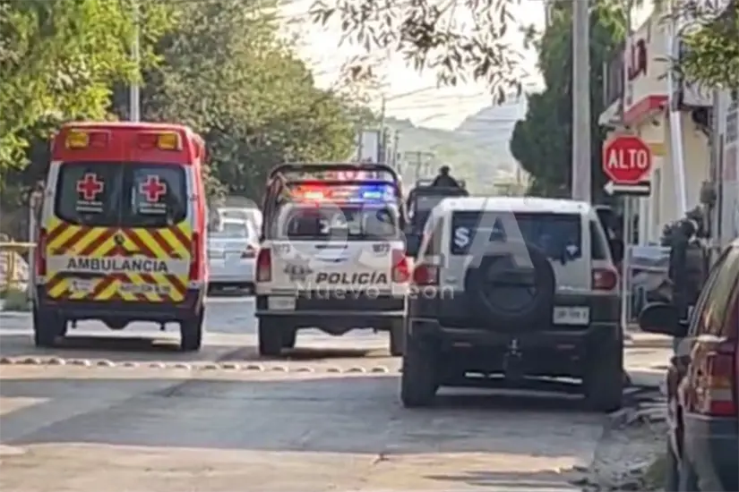 En Montemorelos, un hombre fue abatido a tiros, lo que provocó la movilización de fuerzas policiales en el área. Foto: Raymundo Elizalde