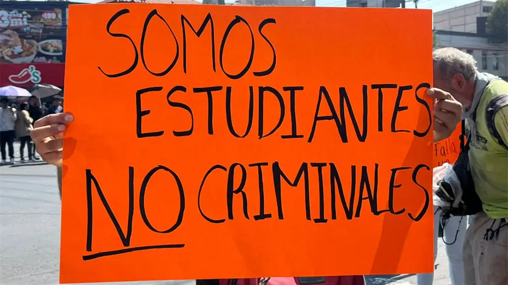 Estudiantes del IPN protestan para exigir liberación de dos jóvenes detenidos durante marcha de Generación Z