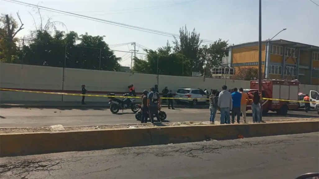 Fatal accidente en Iztapalapa: conductor muere al chocar contra barda escolar