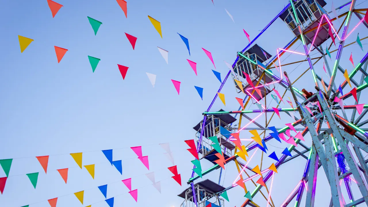 Imagen ilustrativa de juego mecánico en una feria | Canva Pro