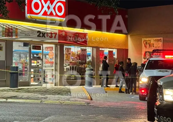 Grupo armado roba caja fuerte de tienda de conveniencia en Apodaca