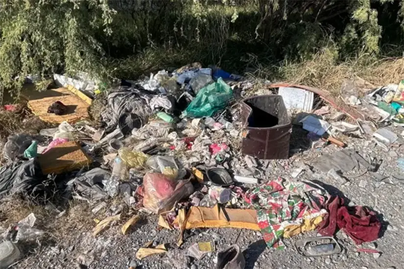 La acumulación de basura en las calles refleja una falta de conciencia ambiental y la tácita complicidad de la industria informal. Foto: POSTA