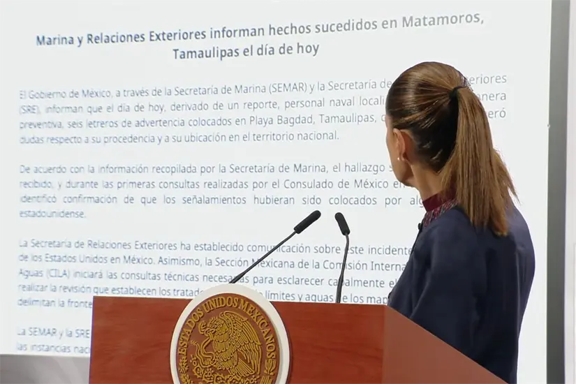 imagen recuadro La presidenta de México aclaró el origen de los letreros de límites colocados por Estados Unidos en playa Bagdad, Matamoros. Foto: Carlos García