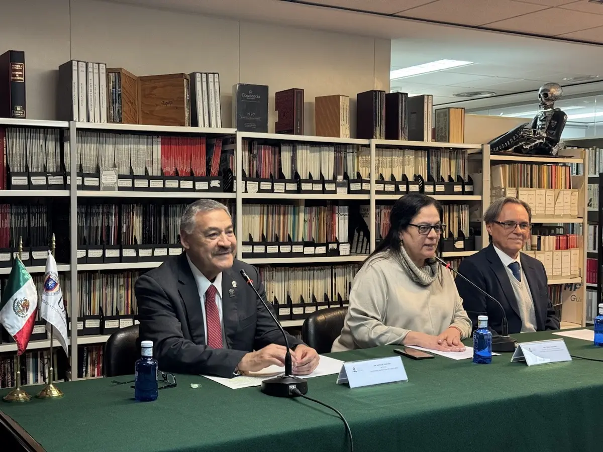 El rector de la Universidad Autónoma de Nuevo León (UANL), Santos Guzmán López, durante la inauguración de la sexta Cátedra Alfonso Reyes en la Biblioteca Octavio Paz del Instituto Cultural de México en Madrid, España. Foto: Universidad Autónoma de Nuevo León (UANL)