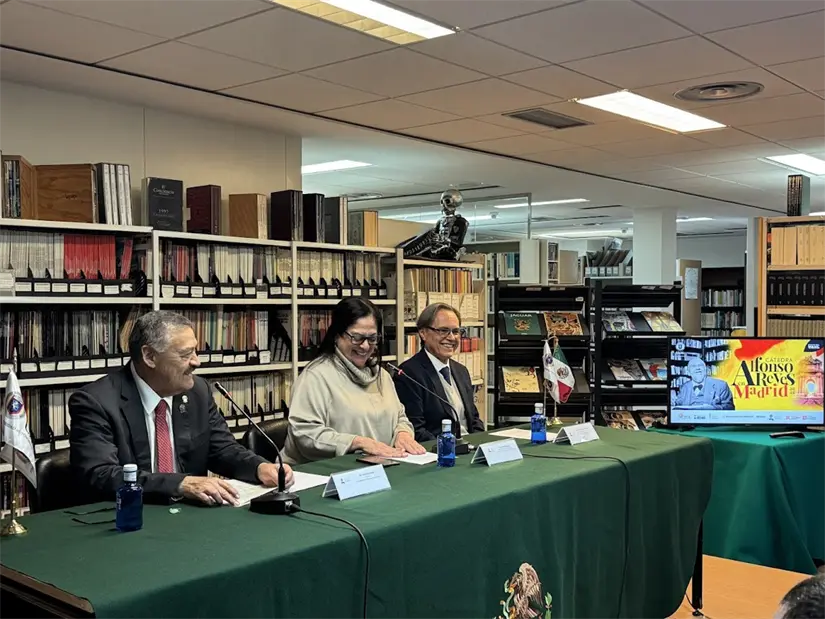 imagen recuadro En la imagen al centro Teres Zacarías Figueroa, ministra de Asuntos Culturales y directora del Instituto Cultural de México en Madrid, España. Foto: Universidad Autónoma de Nuevo León (UANL)