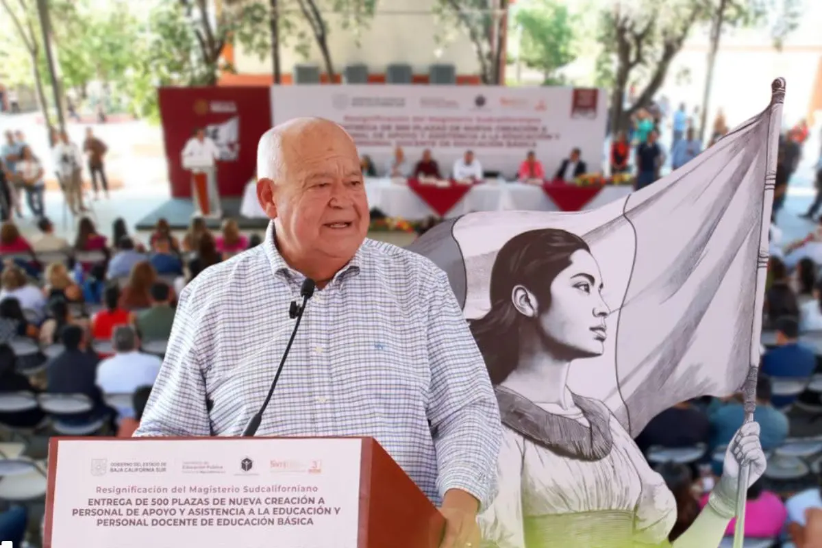 Docentes y personal de apoyo recibieron nombramientos de nueva creación, como parte del proceso para reducir el rezago de basificaciones en Baja California Sur. Foto: Facebook / Víctor Manuel Castro Cosío