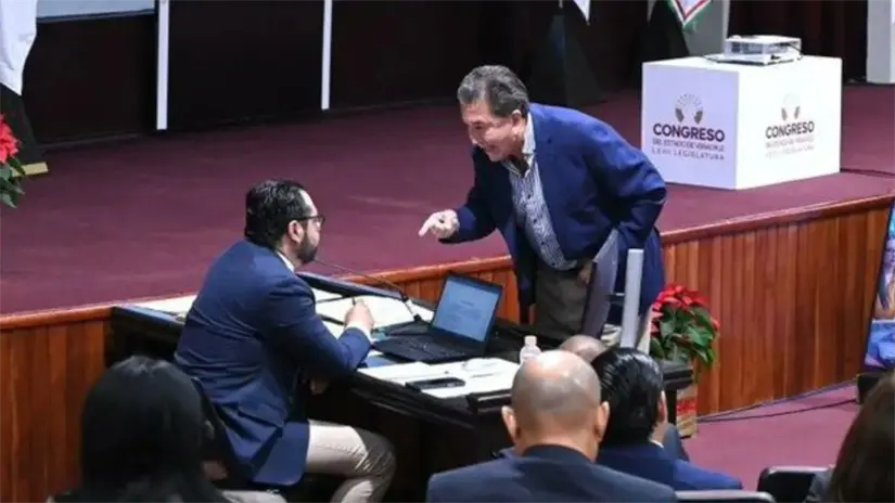 FOTO: Miguel Santiago Reyes Hernández, culminó en un tenso enfrentamiento verbal con el diputado priista Héctor Yunes Landa. |Carlos Rocha 