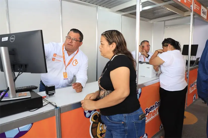 imagen recuadro Una persona recibiendo orientación en Fomerrey. Foto: Facebook Fomerrey